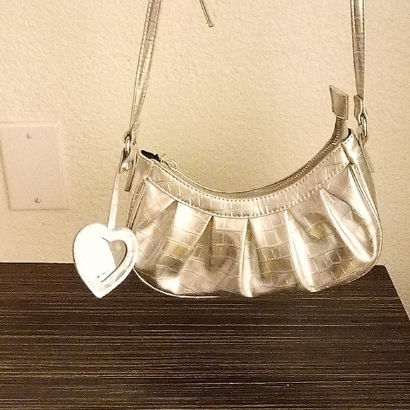 Purse - Picture 2 of 3